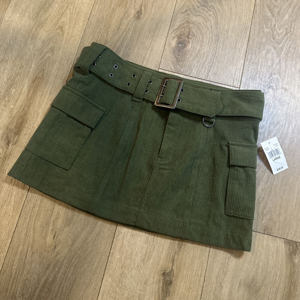 Love‎ Tree Junior's Corduroy Belted Mini Skirt Green Size Large NEW